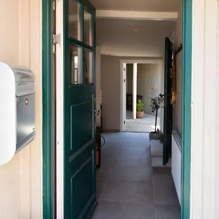 Tatil Evi Nyrenoveret Charmerende Byhus *