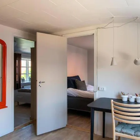 Nyrenoveret Charmerende Byhus *
