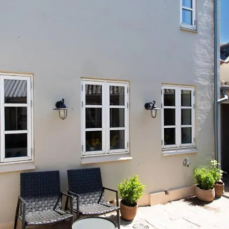 Nyrenoveret Charmerende Byhus Tatil Evi