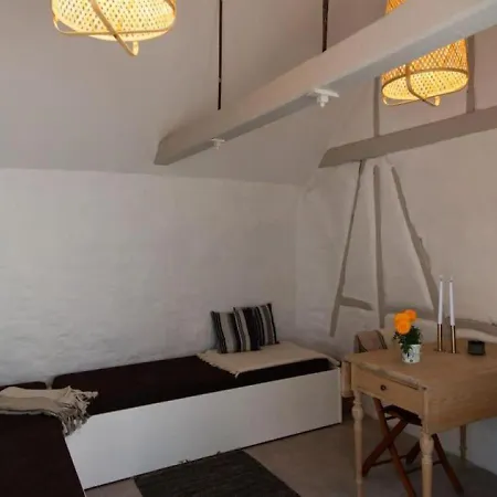 Nyrenoveret Charmerende Byhus Tatil Evi